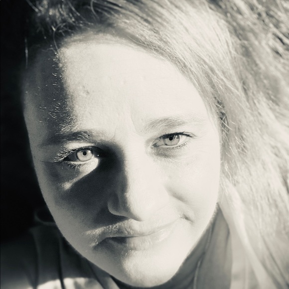 Meet your Posher, Tonya - Picture 1 of 1